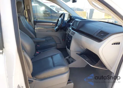 2010 Volkswagen Routan Se z USA, uszkodzony, nr VIN 2V4RW3D19AR236637